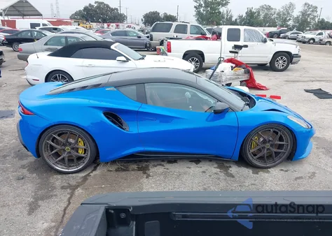 2024 Lotus Emira V6 First Edition z USA, uszkodzony, nr VIN SCCLEKAX1RHB13414